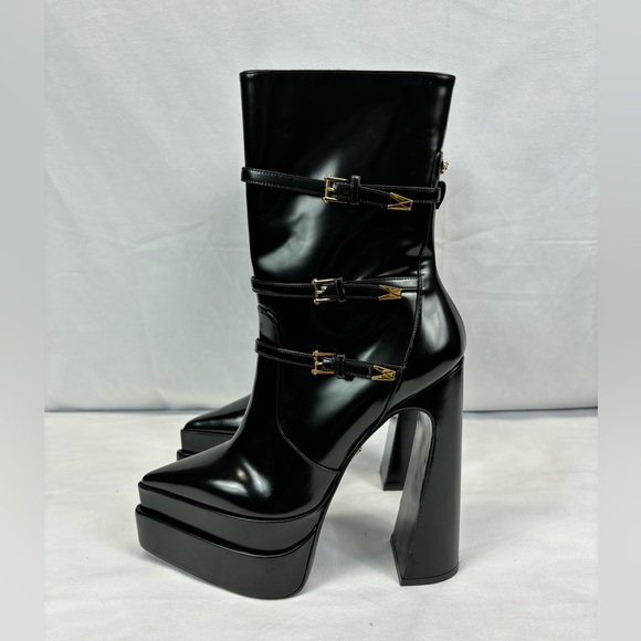 Versace - Aevitas Pointy leather ankle boots - Picture 1 of 12